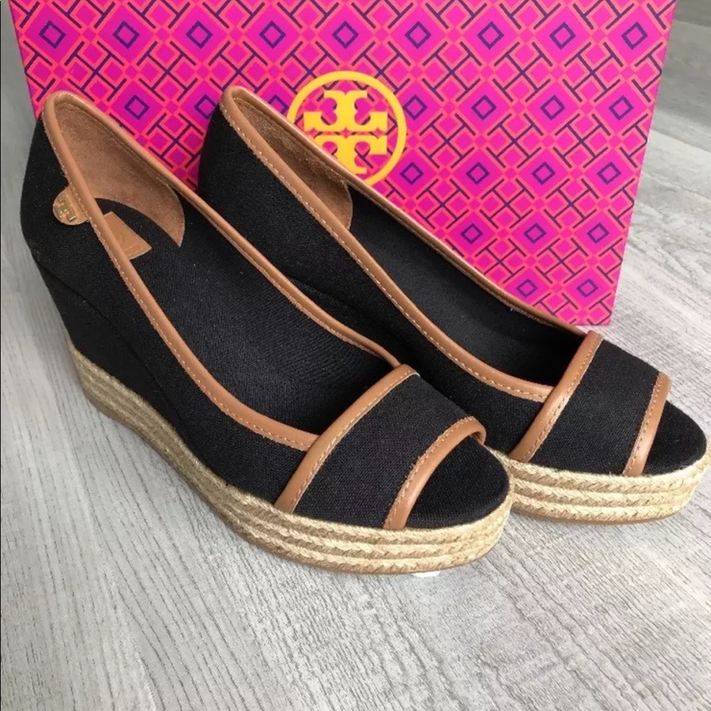 Tory Burch Majorca Wedge Size 7, like new. Comes with original box.